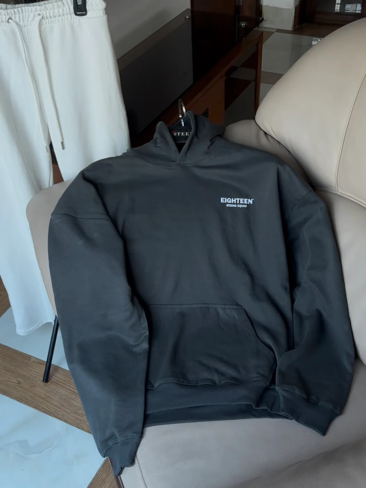 Grey oversized hoodie - Image 7