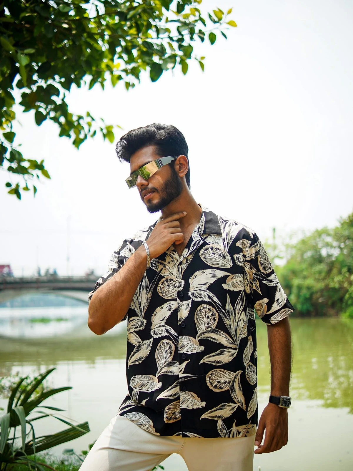 Black floral Cuban shirt - Image 4