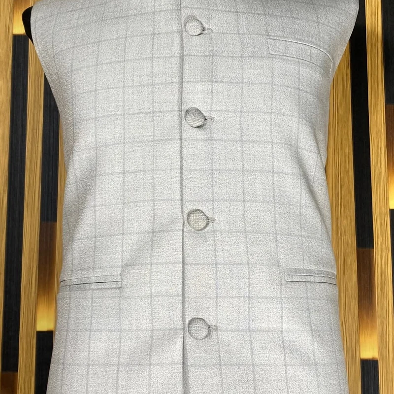 C3 100% ইমপোর্টেড ইন্ডিয়ান সুট কাপড় (কালার সিলভার)