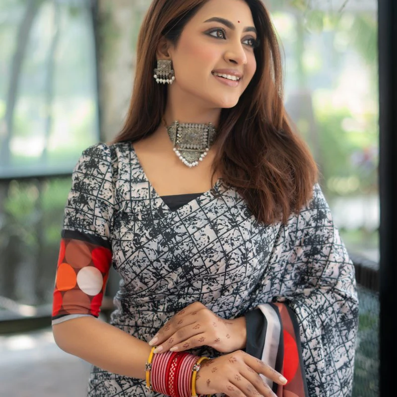 ইস্পাইন সিল্ক শাড়ীতে ডিজিটাল প্রিন্ট কাজ করা