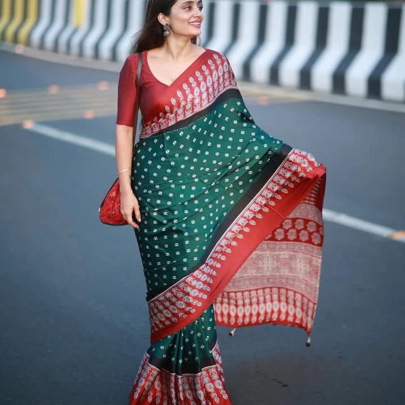 প্রিমিয়াম সিল্ক শাড়ী + ব্লাউজ পিছ (কোড- 501)