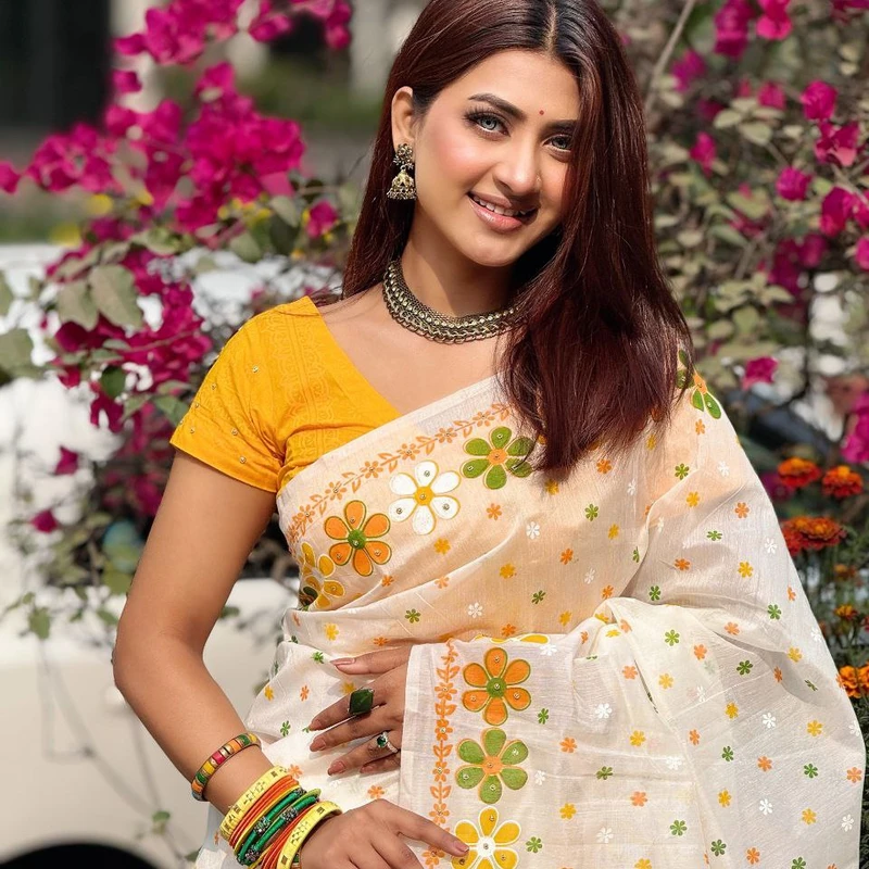 প্রিমিয়াম সিল্ক জামদানি শাড়ী + ব্লাউজ পিছ (কোড-231) - Image 7