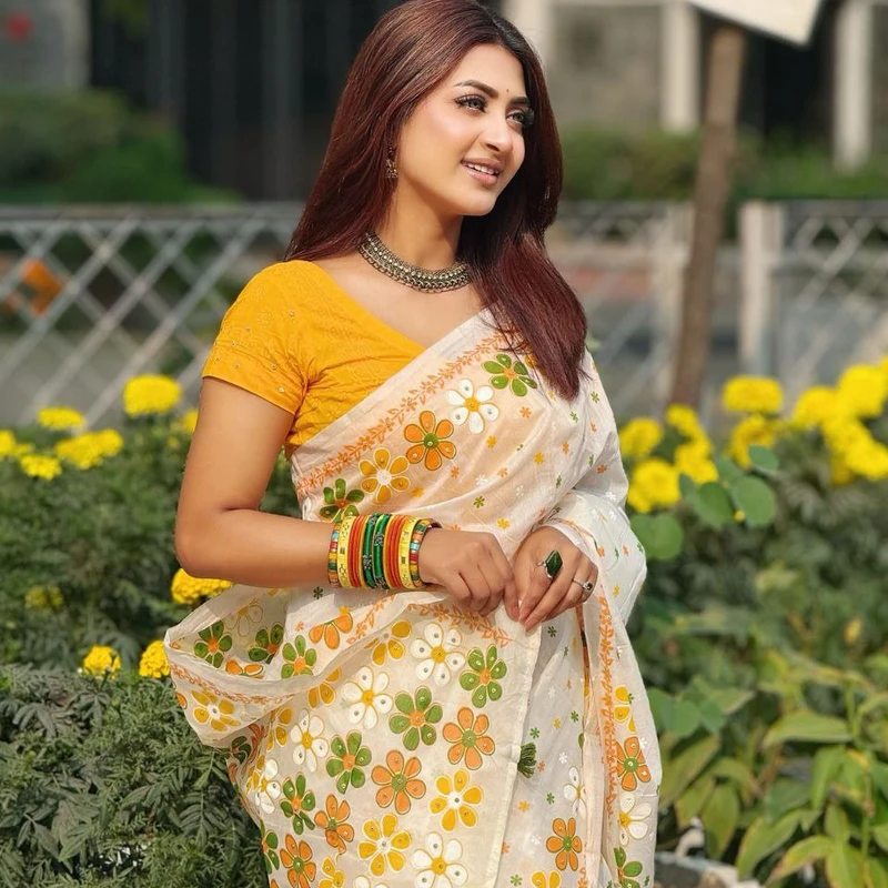 প্রিমিয়াম সিল্ক জামদানি শাড়ী + ব্লাউজ পিছ (কোড-231) - Image 11