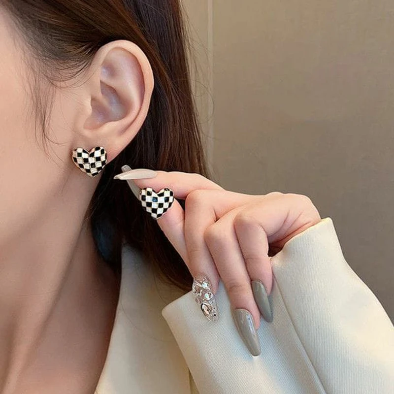 Black Chanel style earrings - Image 7