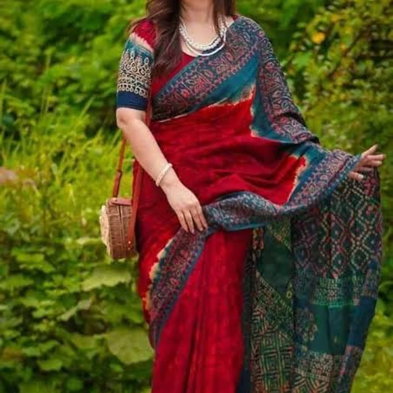 ইকাত স্টাইল সিল্ক শাড়ি