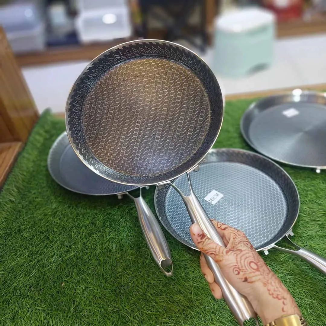 32cm One Part Honeycomb Tawa 01260