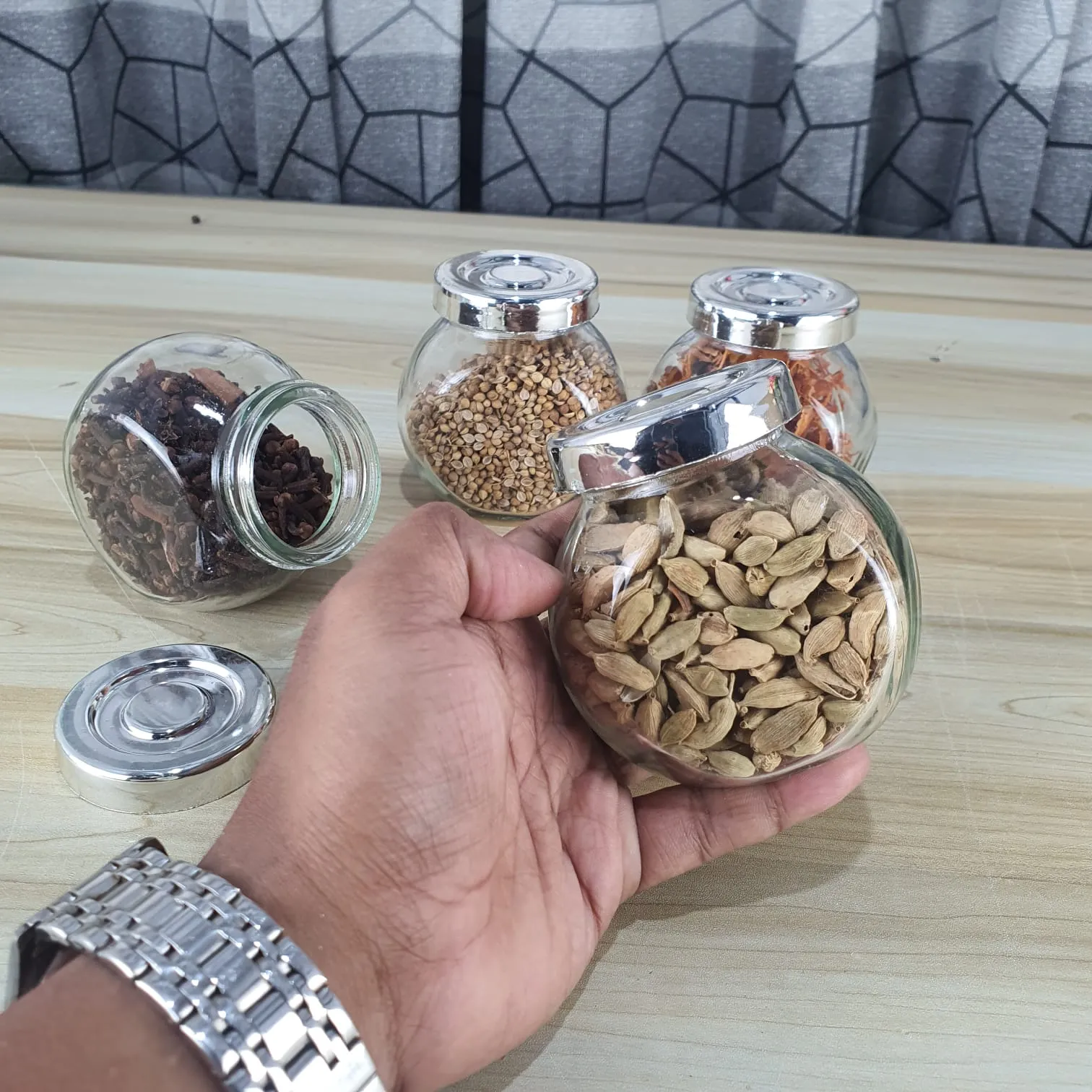 180ml Airtight Glass jar Acylic Lid 01214