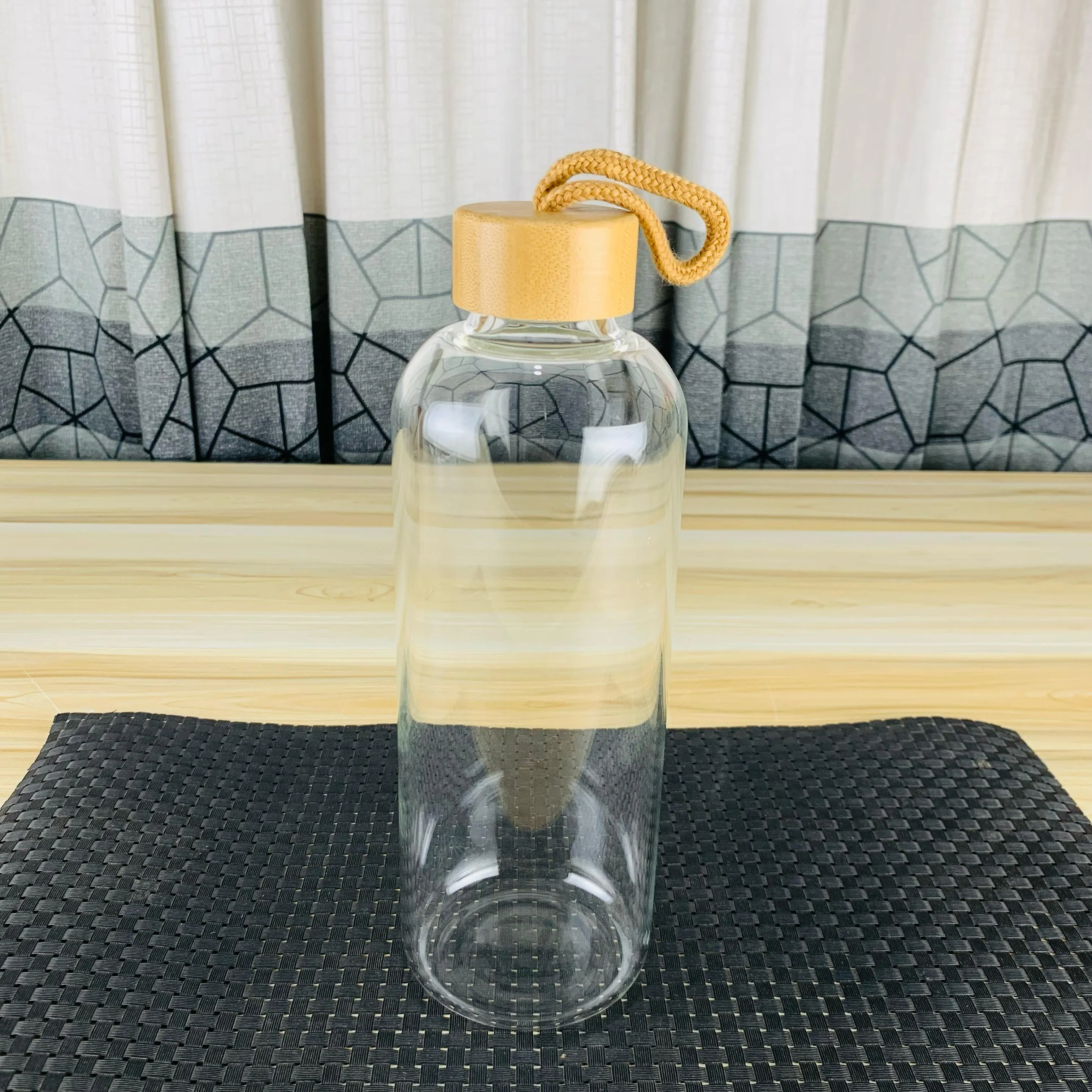 Wooden Lid Glas Bottle 00597