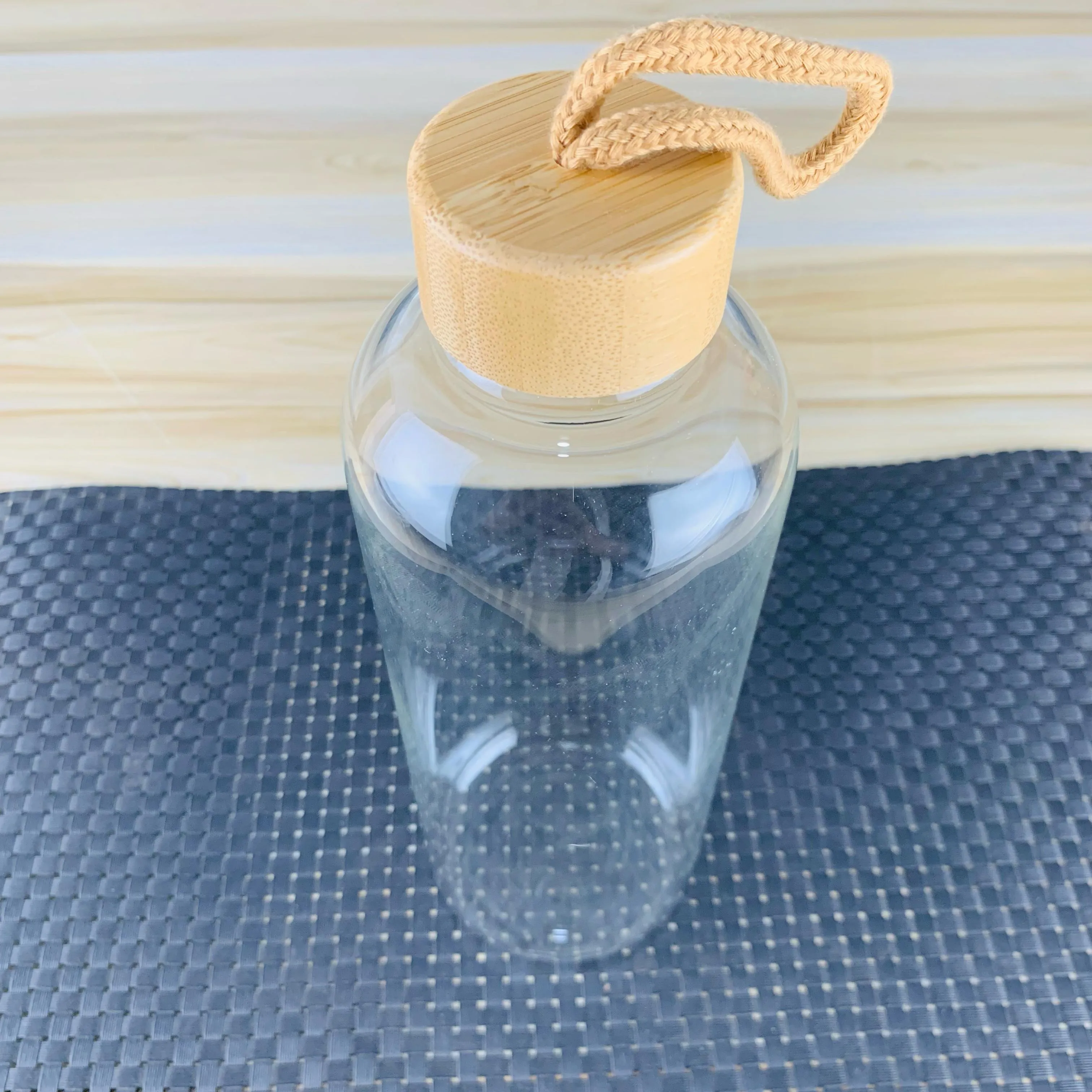 Wooden Lid Glas Bottle 00597