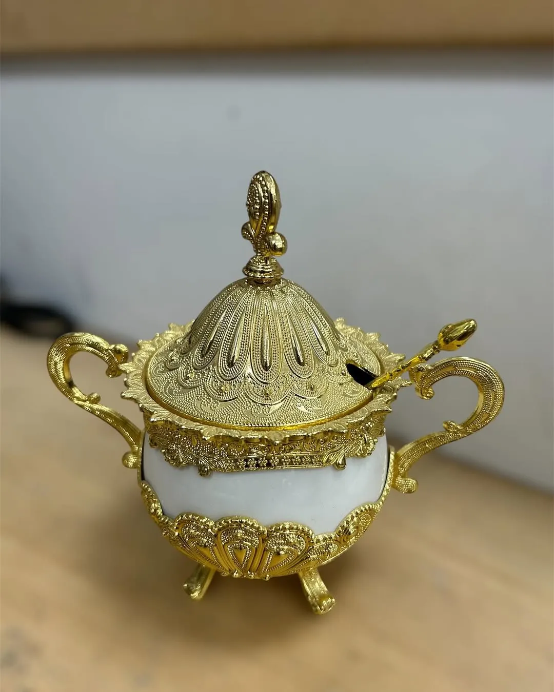 Golden Salt Pot 00950