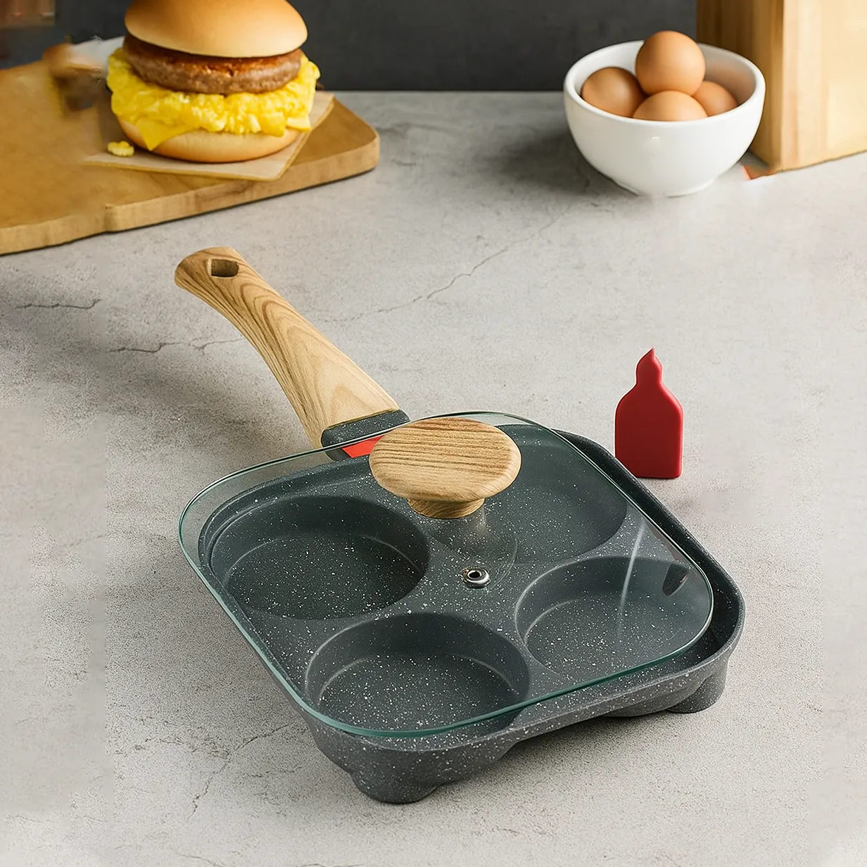 4 Hole Egg Pan With Lid 01329