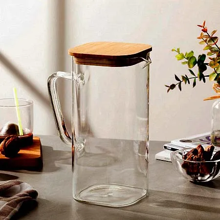 Borosilicate Square Jug with Woodwn lid 00672