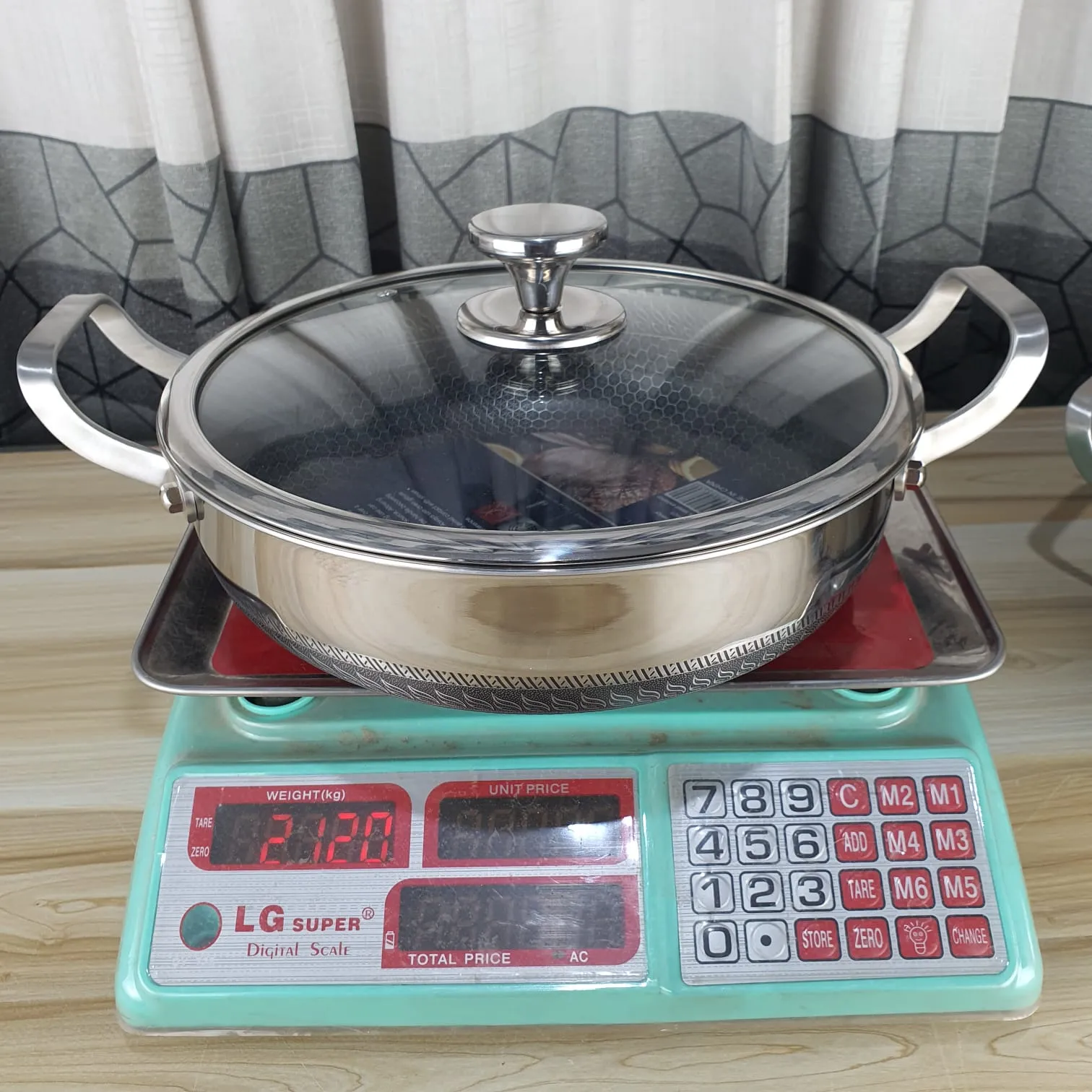 28cm Honeycomb Deep Multipan 316Grade - Image 3