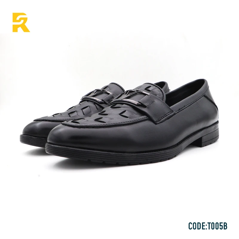 Classic Black Leather Tarcel with Buckle Design - Image 4