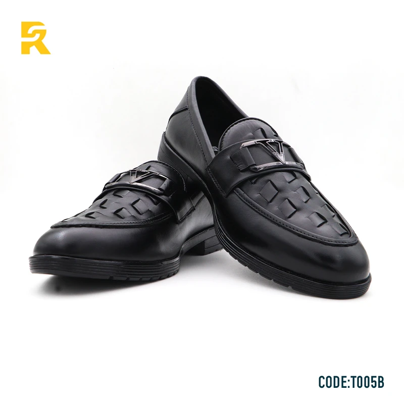 Classic Black Leather Tarcel with Buckle Design - Image 7