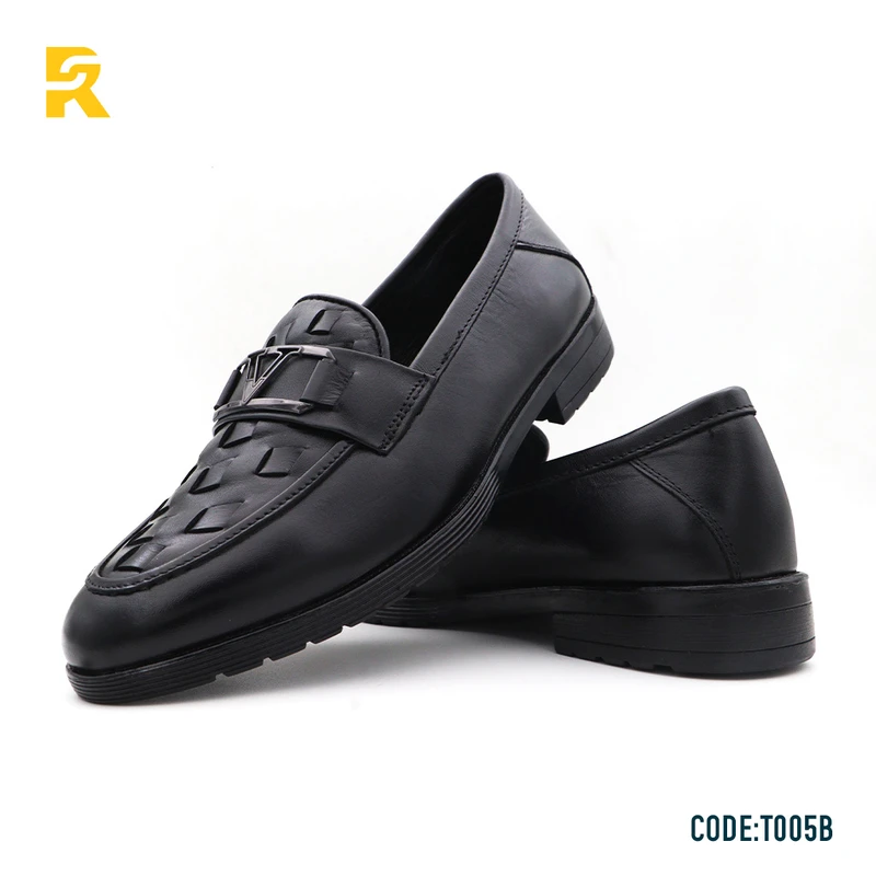 Classic Black Leather Tarcel with Buckle Design - Image 8