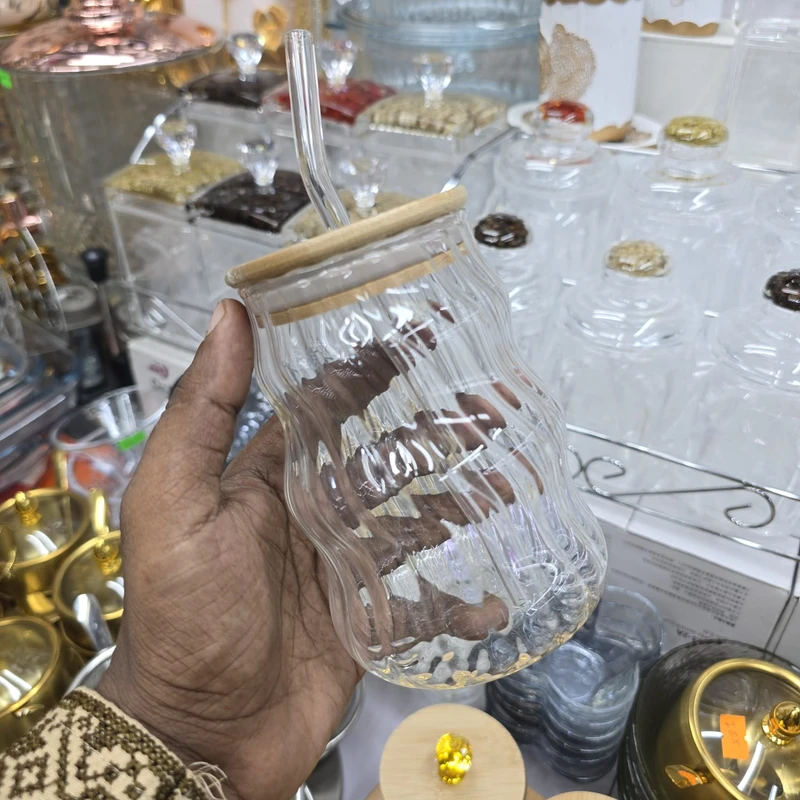 450ml Wavy Glass Cup with Bamboo Lid & Straw step