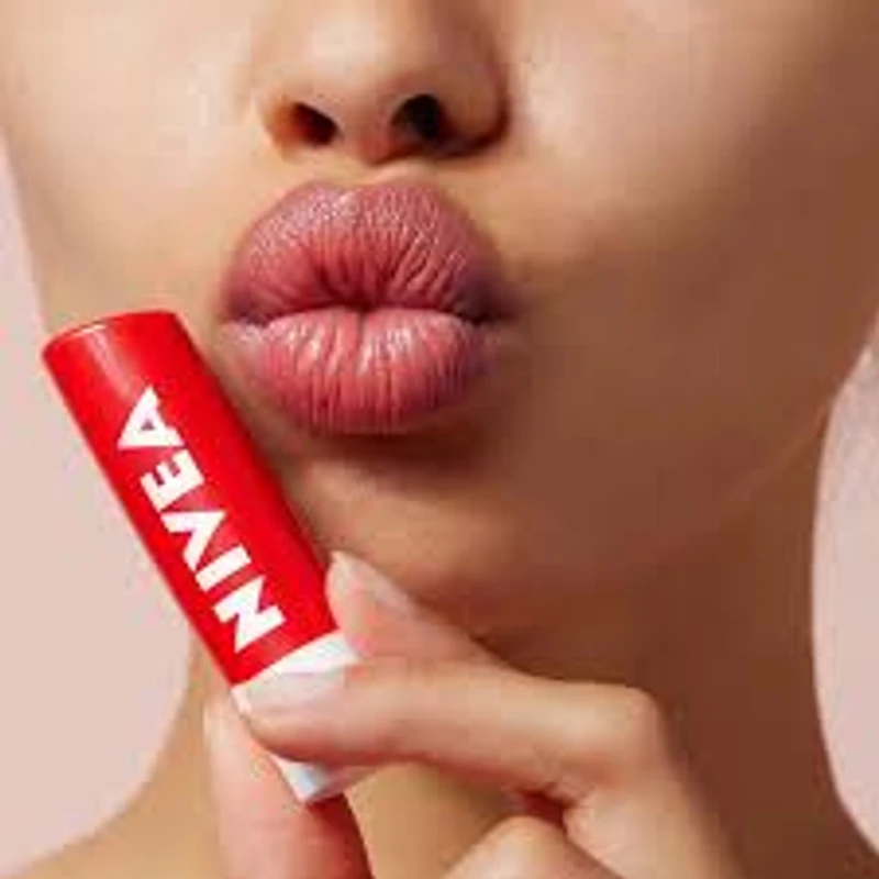 NIVEA Strawberry Shine Lip Balm (4.8gm)