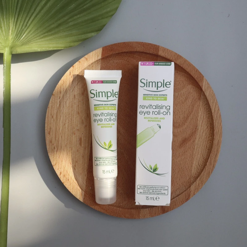 Simple Kind to Eyes Revitalizing Eye Roll-On (15ml) - Image 4