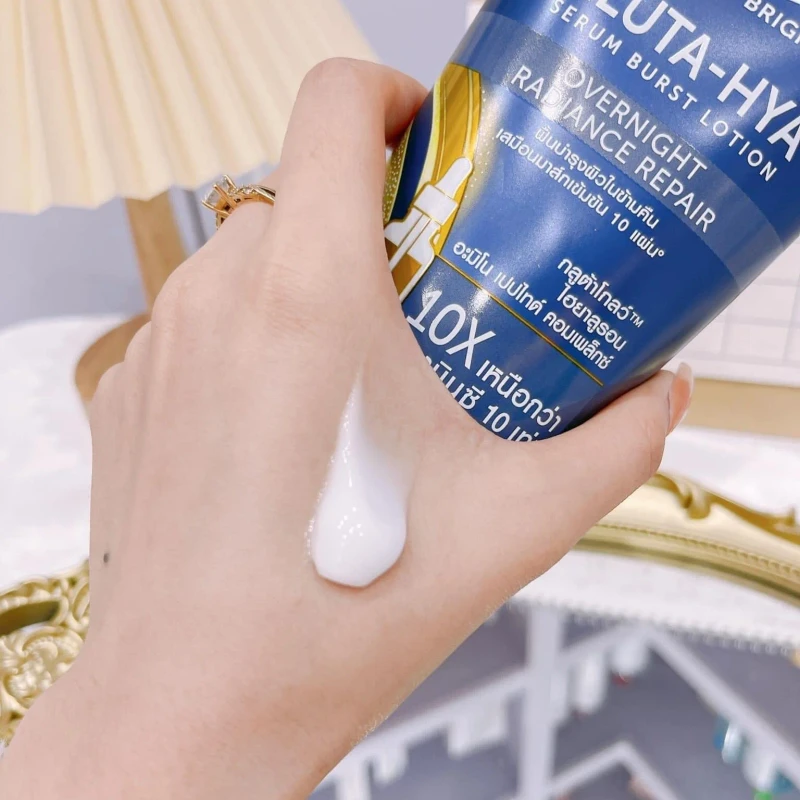 Vaseline Gluta-Hya Serum Burst Lotion Overnight Radiance Repair (300ml) - Image 3