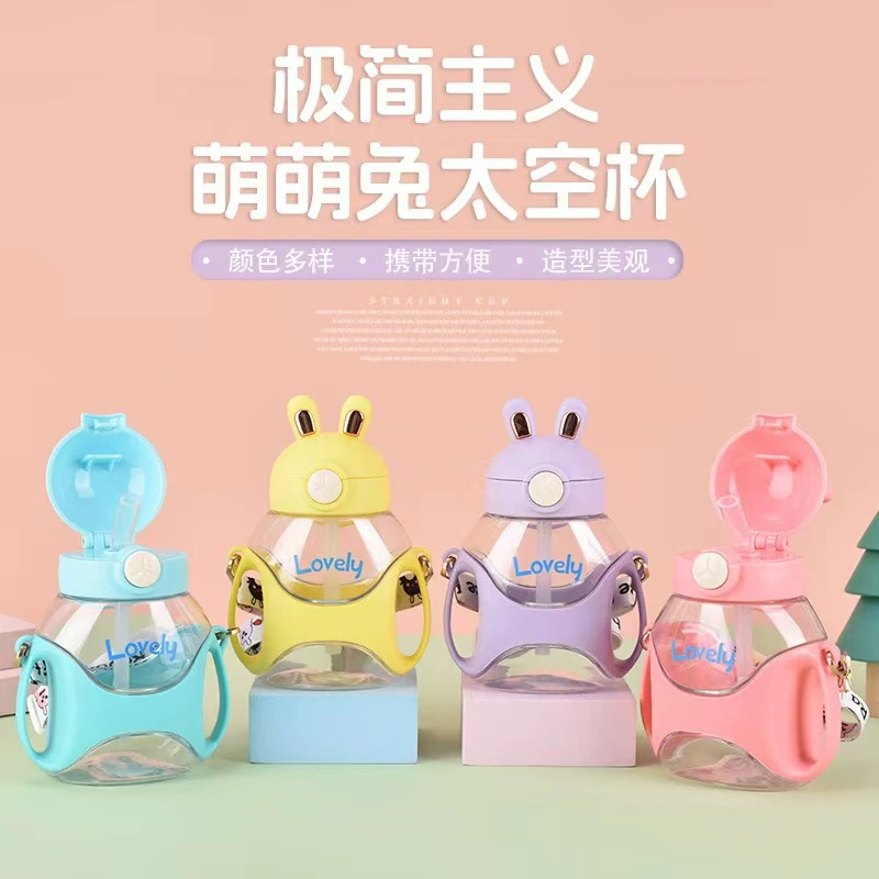 Sipper Water Bottle With Handle and_Soft and Flexible Spout_: Easy for babies to sip and drink.