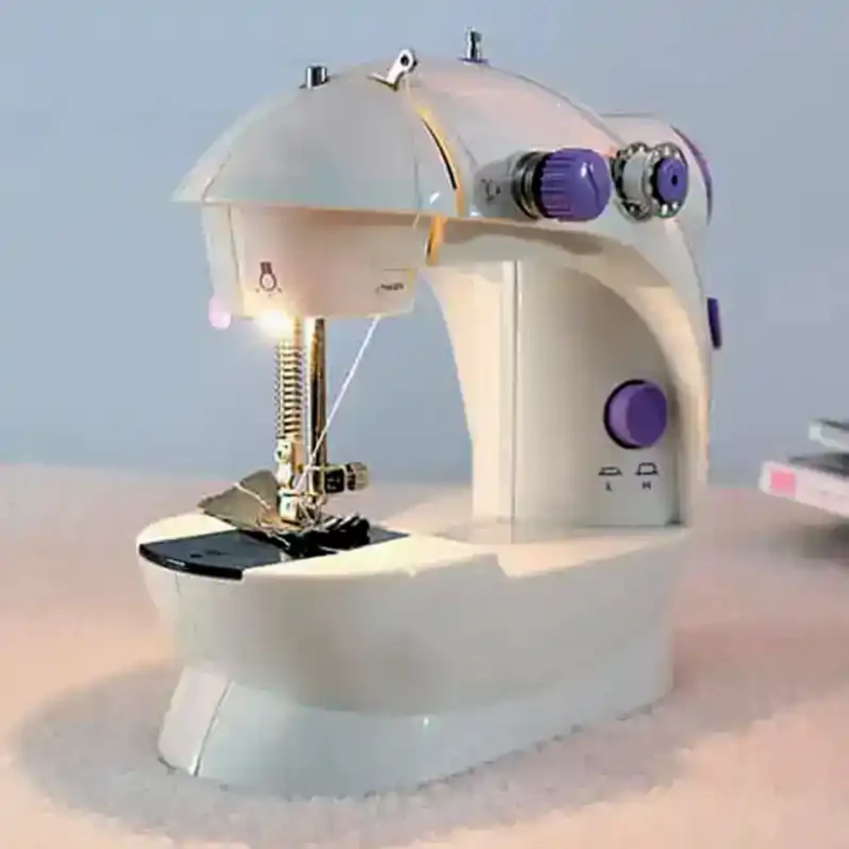 MINI SEWING MACHINE - Image 4