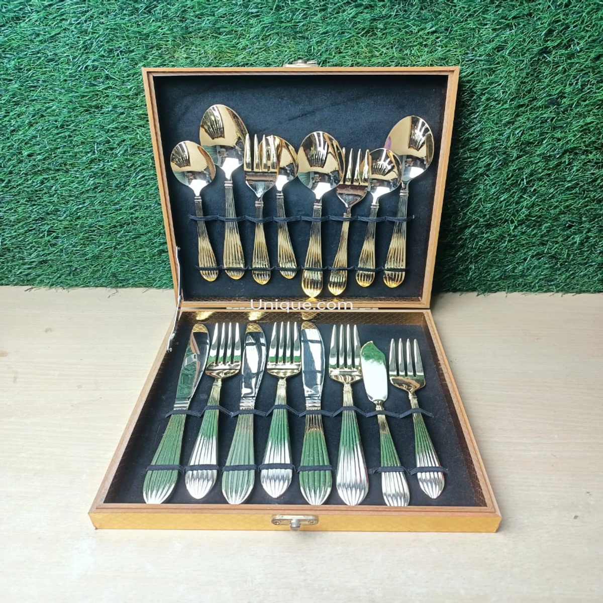 Home Concept 16-Piece Stainless Steel Cutlery Set Golden