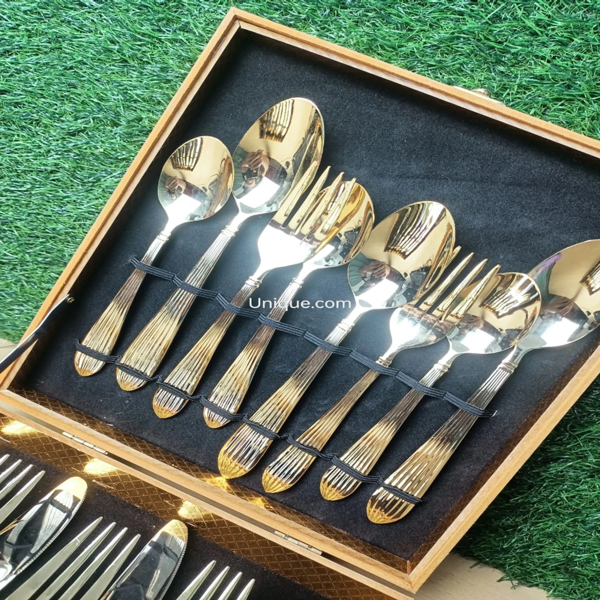 Home Concept 16-Piece Stainless Steel Cutlery Set Golden - Image 4