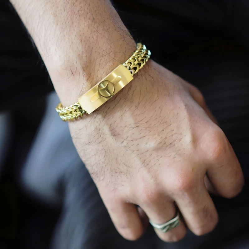Fashionable Merseyside Stainless Steel Men Bracelet -Golden - Image 3