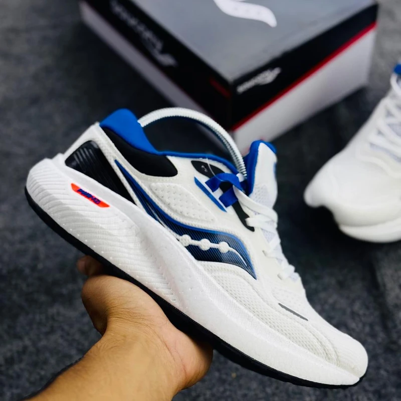 SAUCONY