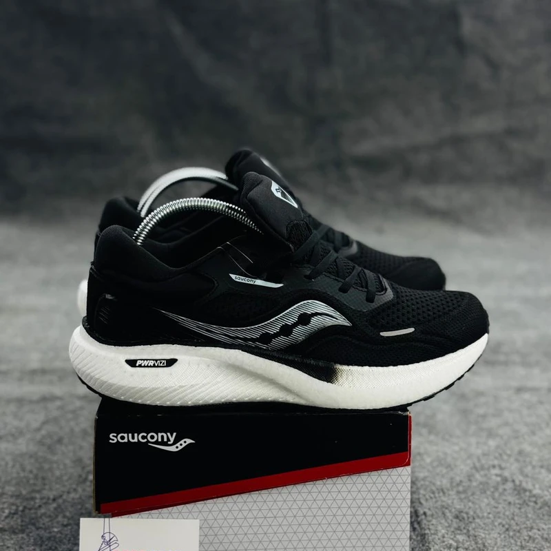 SAUCONY