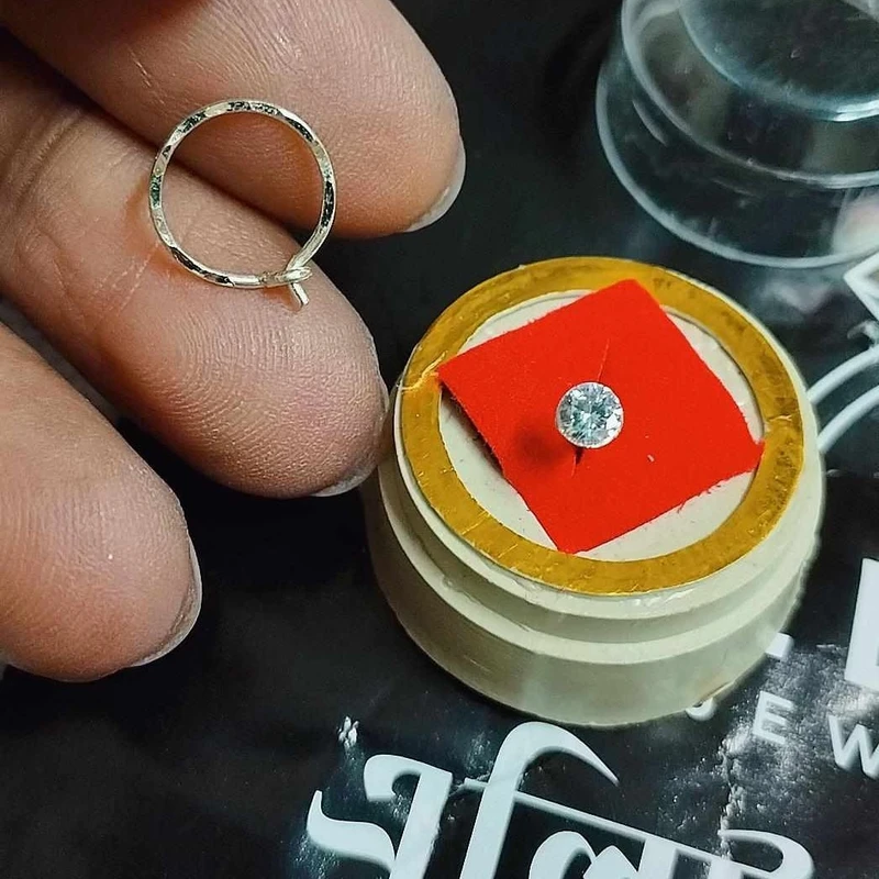 1 Stone Nosepin and Chila Nose Ring