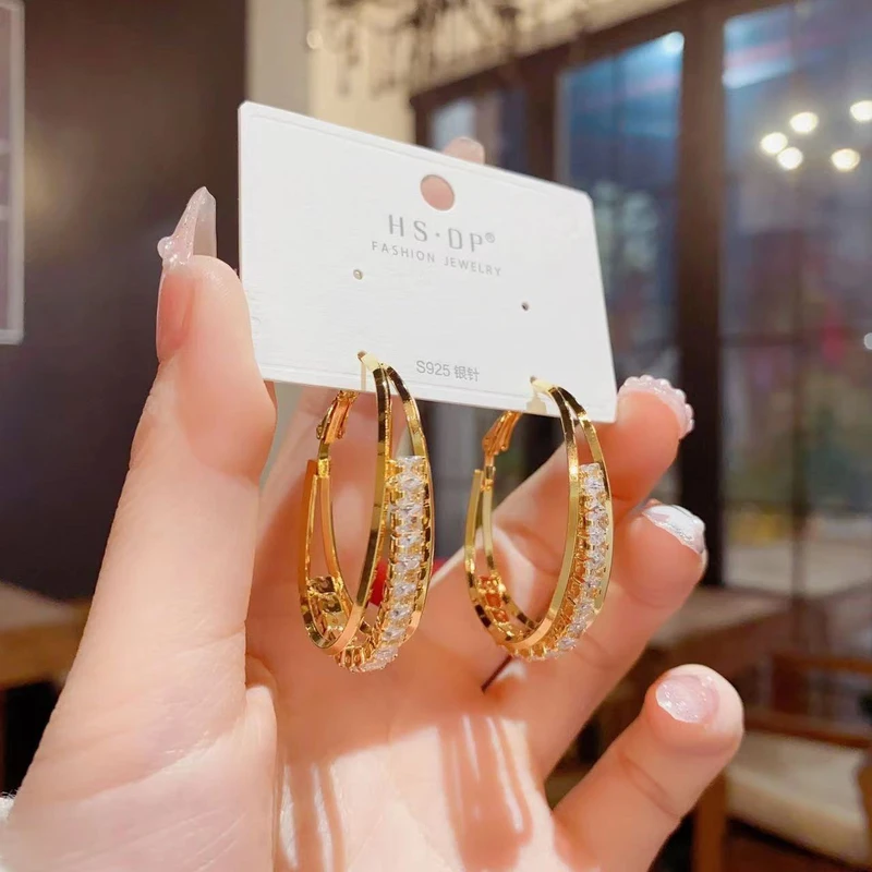 Light Luxury High-end Metal Hoop Earrings - Image 4