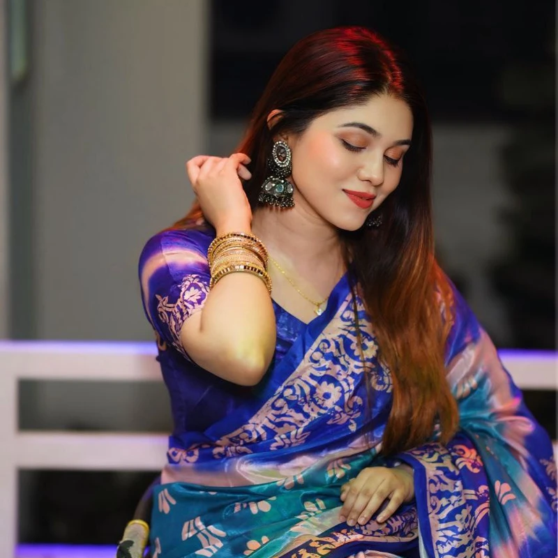 প্রিমিয়াম ধুপিয়ান সিল্ক শাড়ী + ব্লাউজ পিছ (কোড- 254) - Image 3