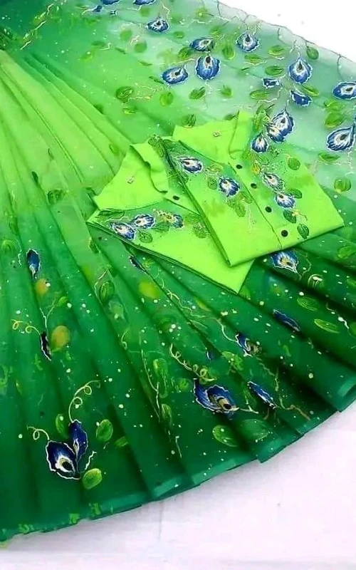 যেকোনো সময় পরার মতো হ্যান্ড প্রিন্ট কাপল ড্রেস