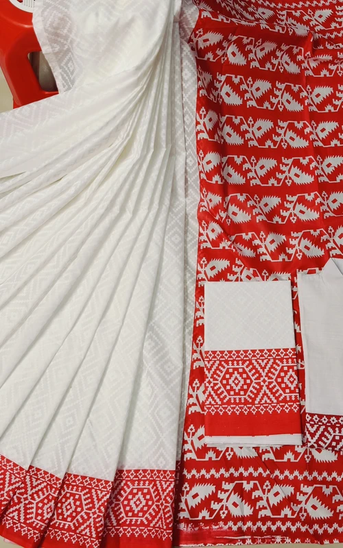 আকর্ষণীয় রঙে শাড়ি পাঞ্জাবির কাপল ড্রেস