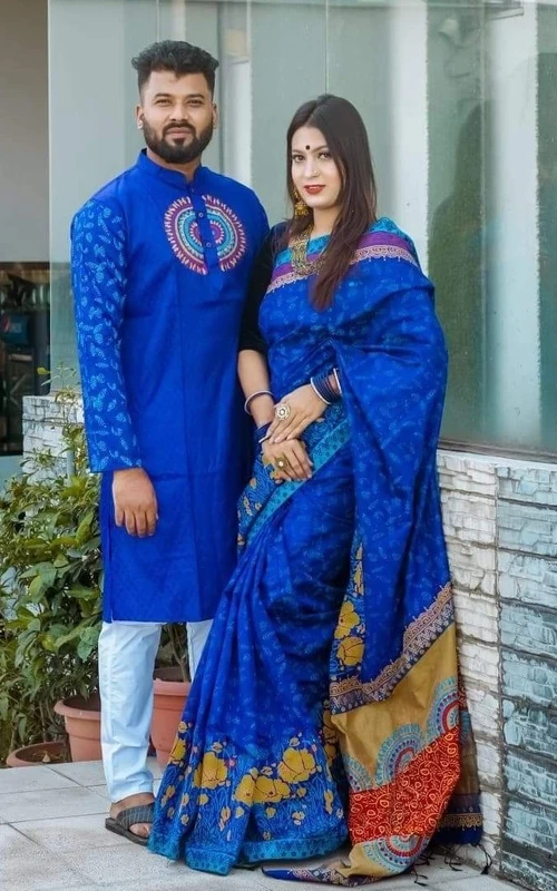 ট্রেন্ডি আর ইউনিক শাড়ি পাঞ্জাবির কাপল ড্রেস