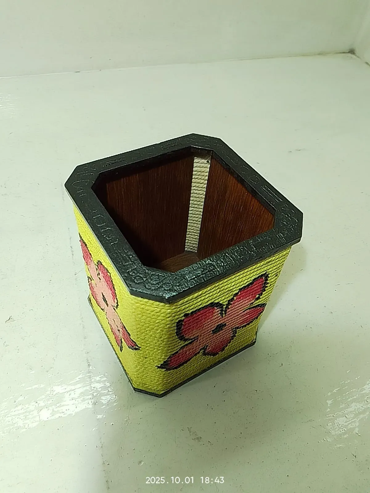 Wooden Hand-Painted Pen Holder - Thumbnail 3