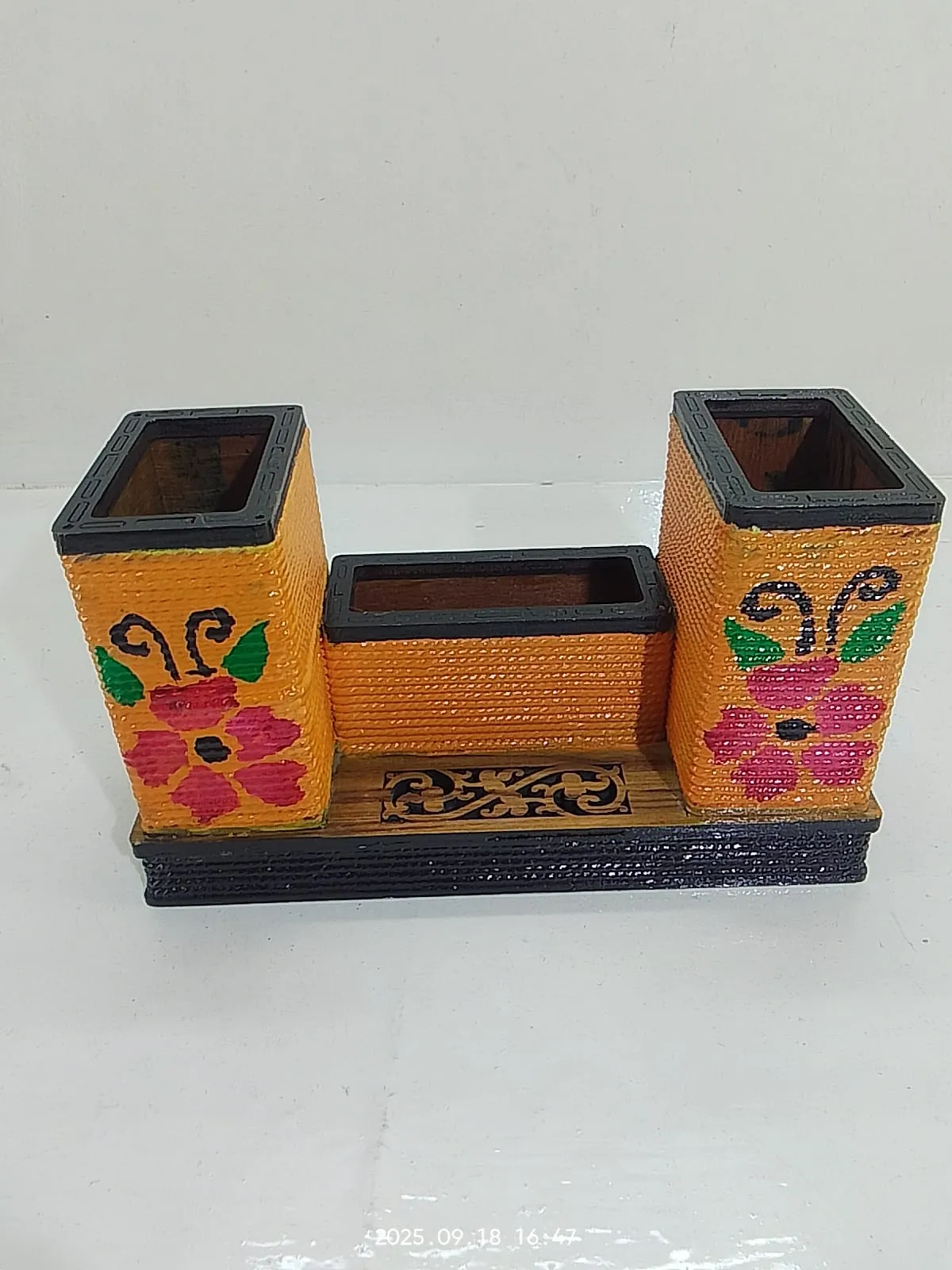 Wooden Hand-Painted Pen Holder - Thumbnail 3