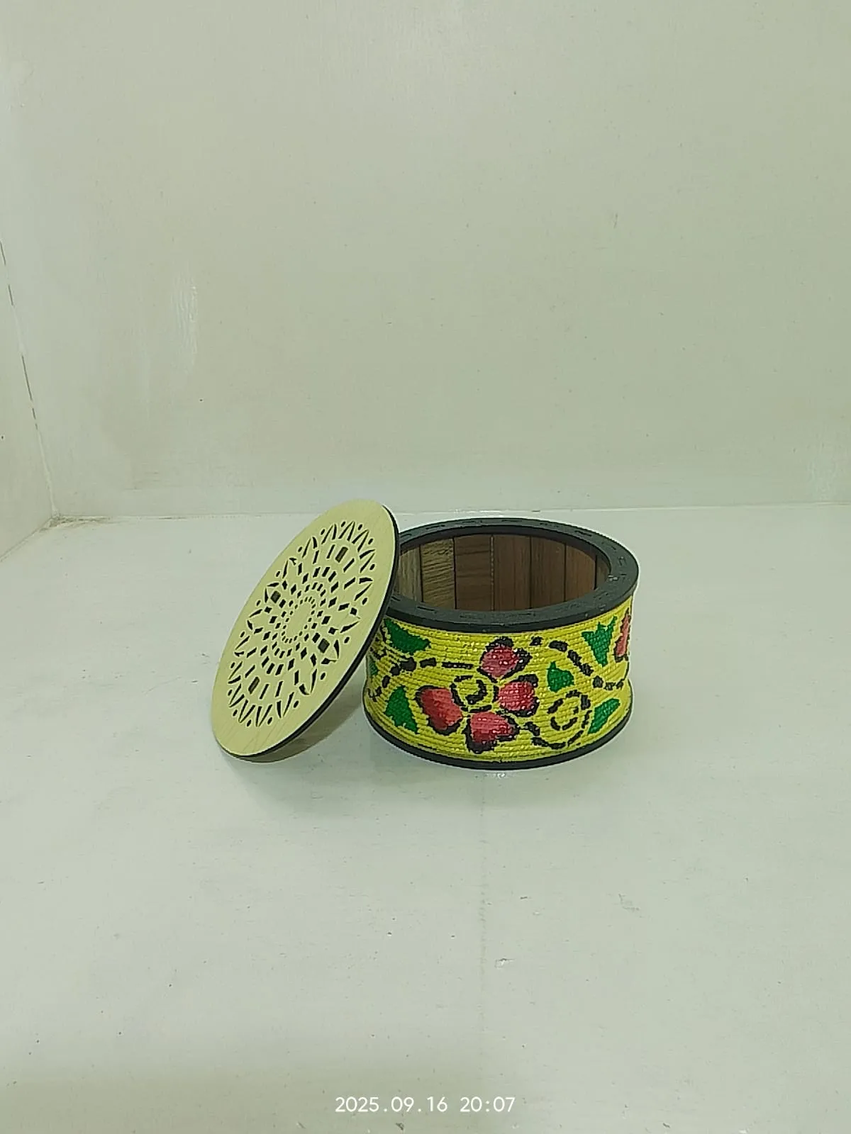 Wooden Jewelry Box.( Midiaum)