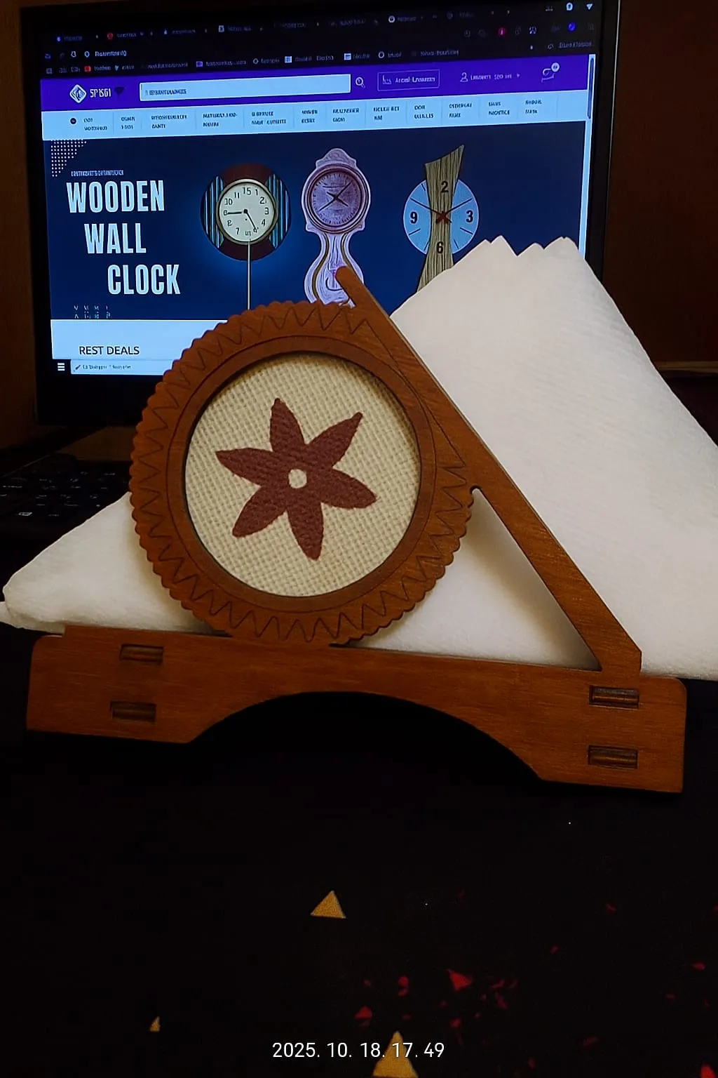 wooden tissue holder