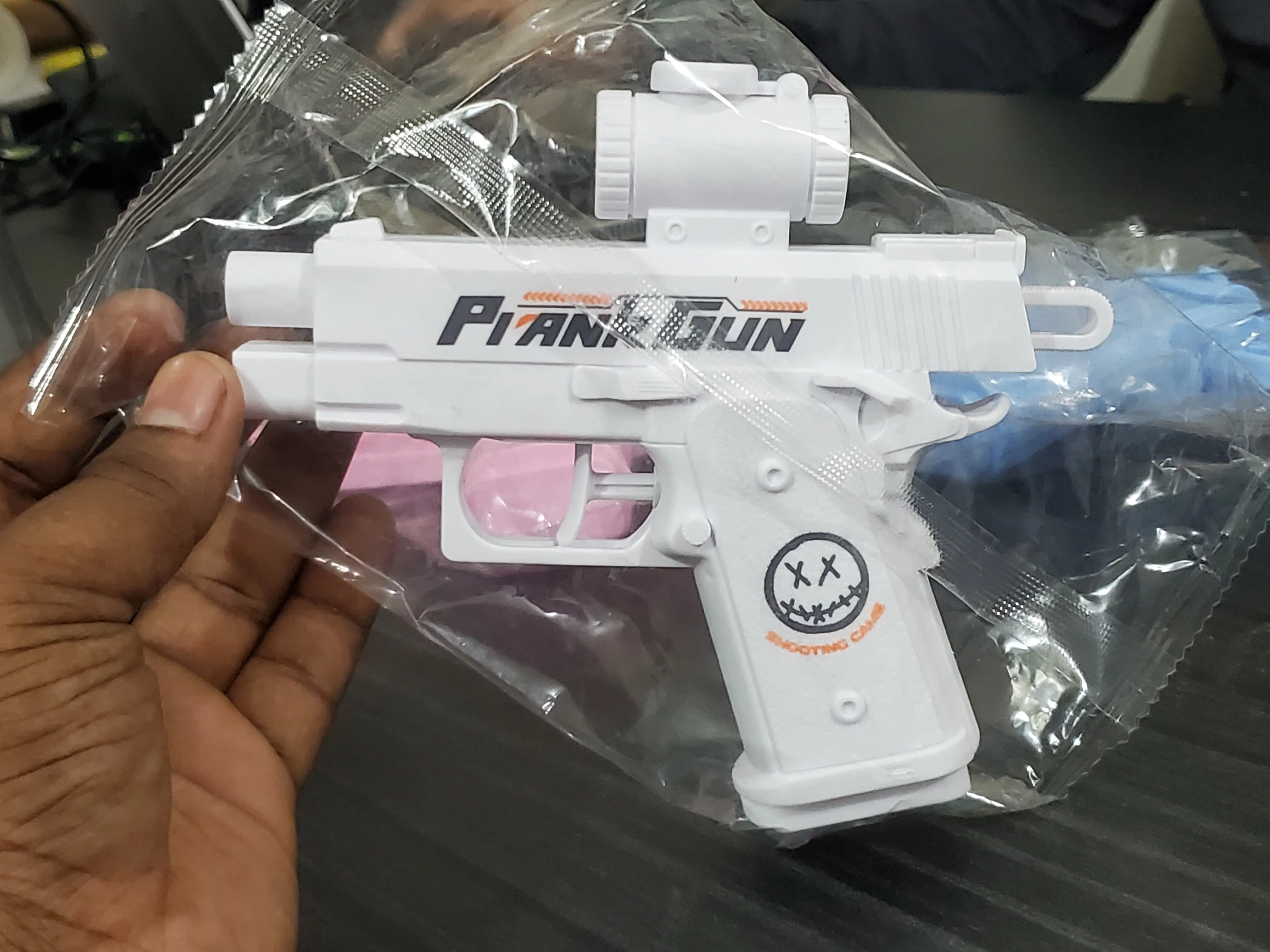 water prank toy gun - Thumbnail 3