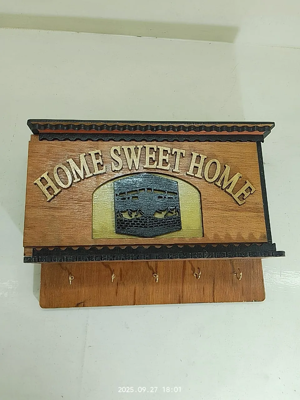 Wooden Wall Key Holder – “Home Sweet Home”