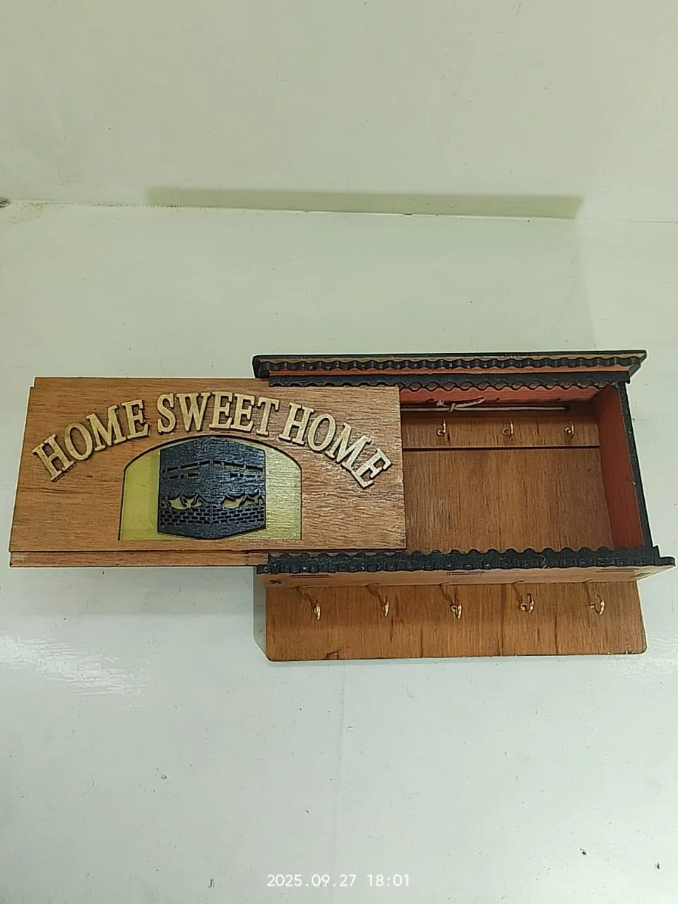 Wooden Wall Key Holder – “Home Sweet Home”