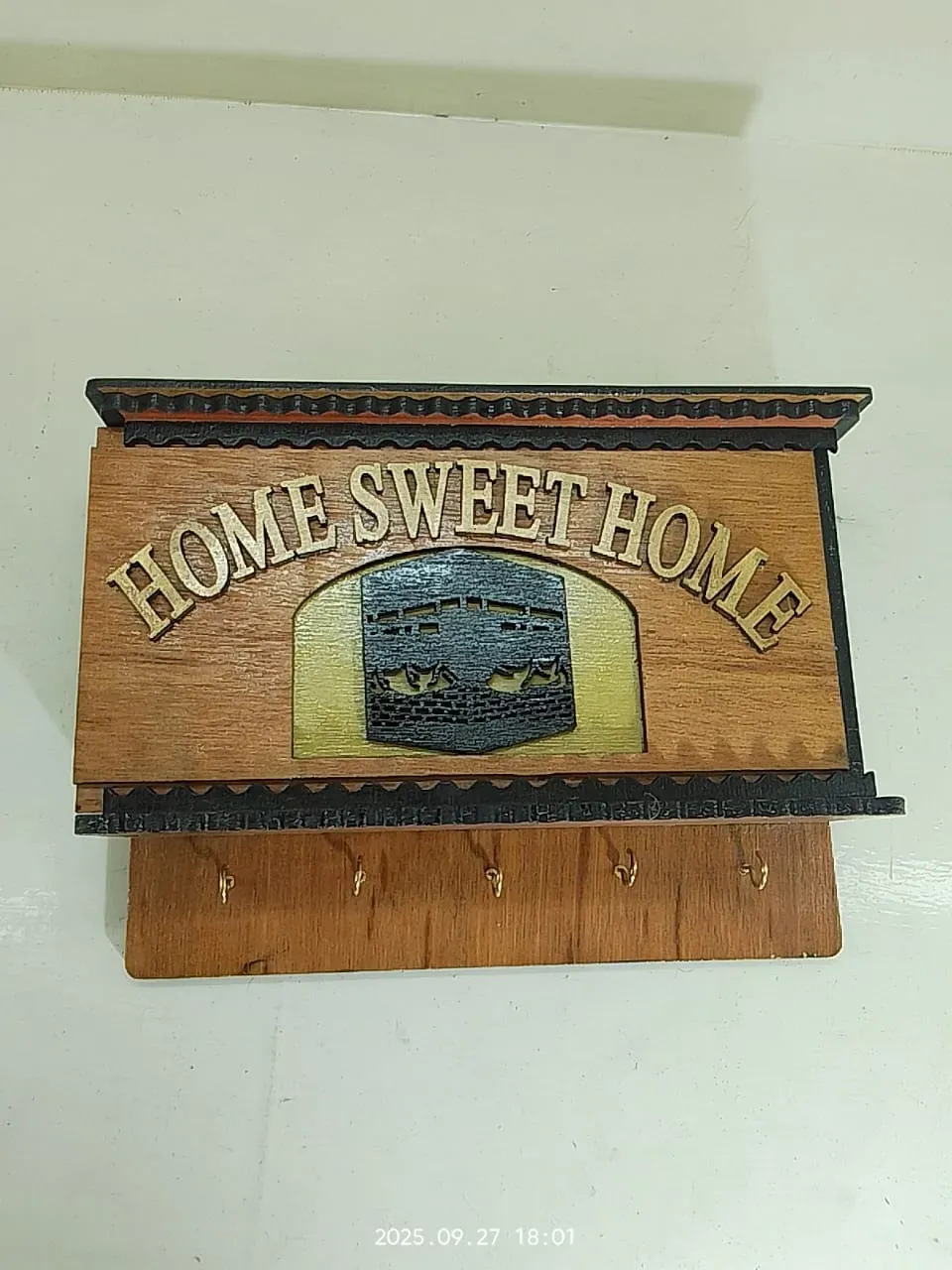 Wooden Wall Key Holder – “Home Sweet Home” - Thumbnail 4