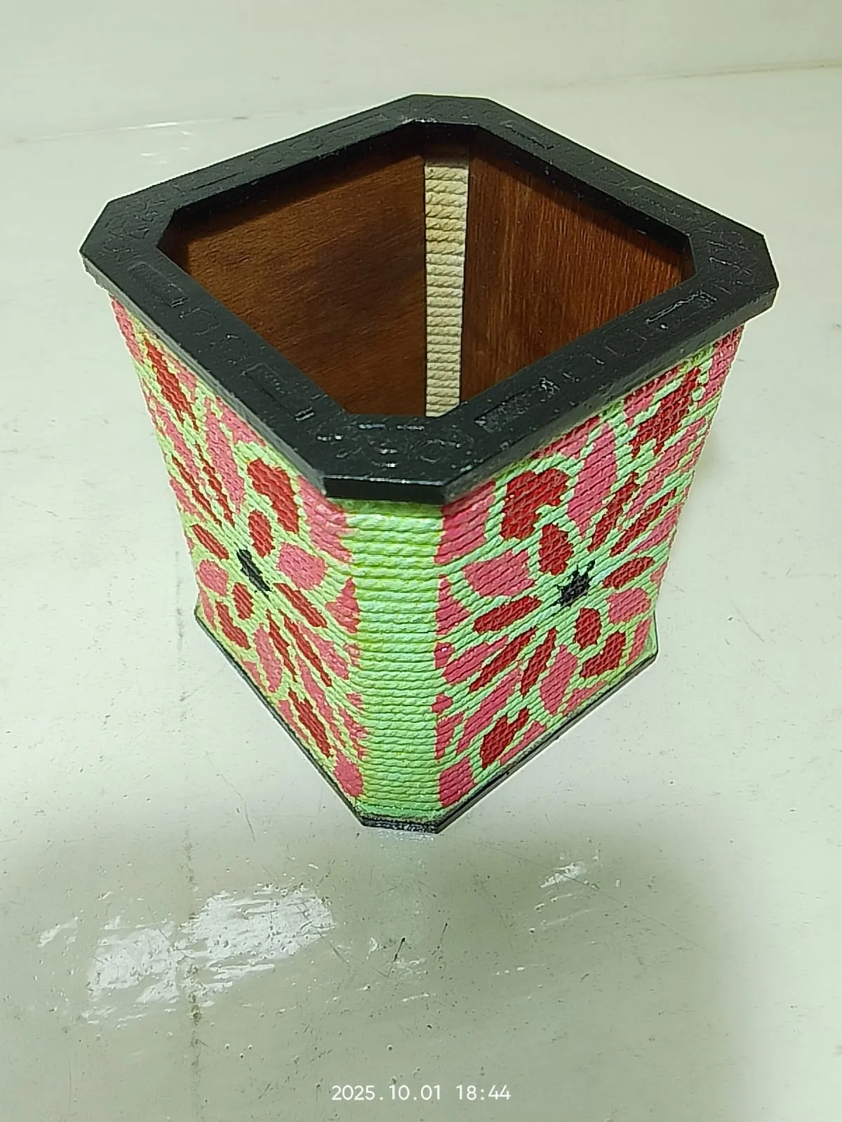Wooden Hand-Painted Pen Holder - Thumbnail 3