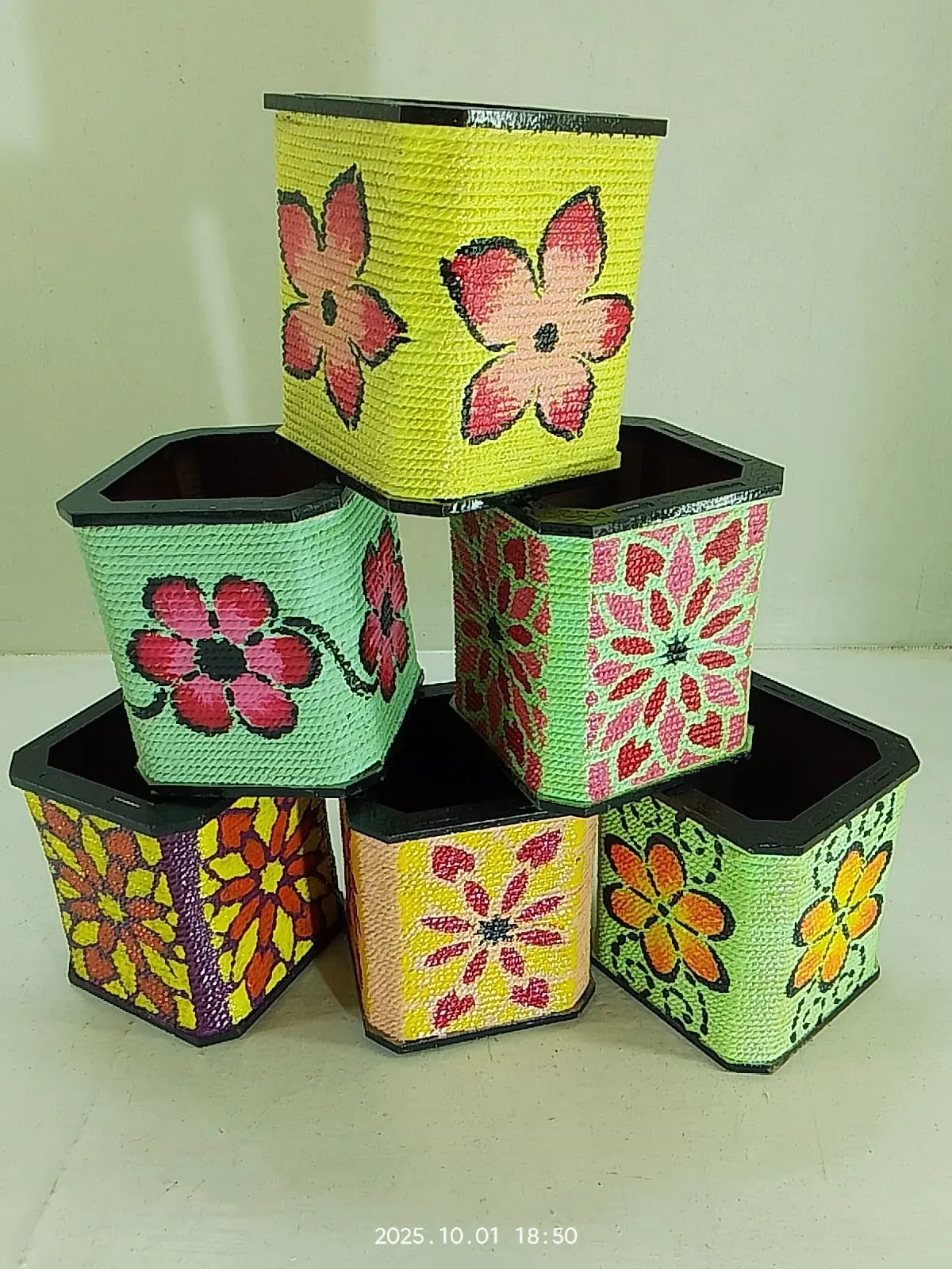 Wooden Hand-Painted Pen Holder - Thumbnail 4