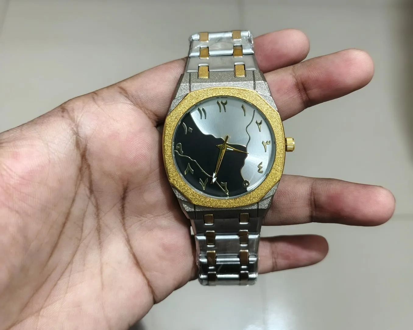 Arabic Chain Watch Toton ar Dial Black Or  White Colour watch for Man  এক পিস ব্যাটারি ফ্রি। - Image 3