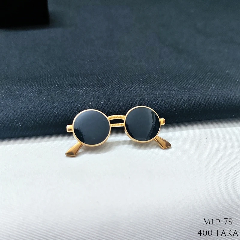 Round Black Sunglass With Golden Frame Lapel Pin. MLP-79
