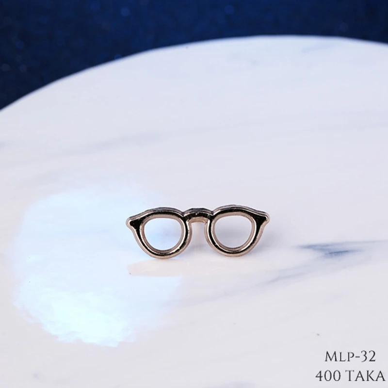 Silver Sunglass Shaped Metal Lapel Pin. MLP-32